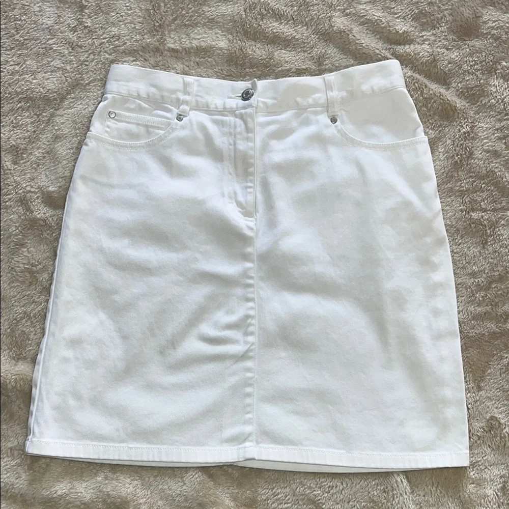 Ann Taylor White Knee-Length Pencil‎ Skirt